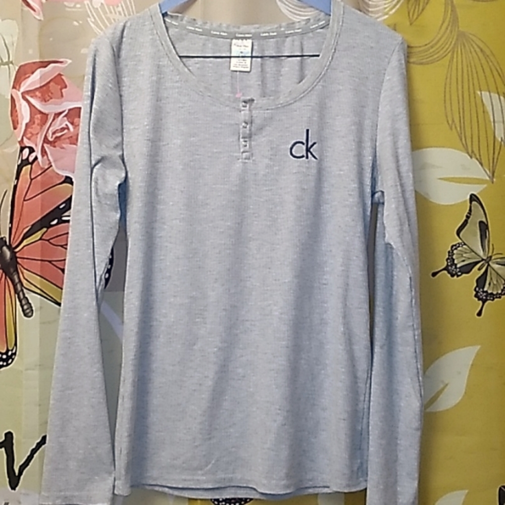 Calvin Klein medium tee, gray long sleeves